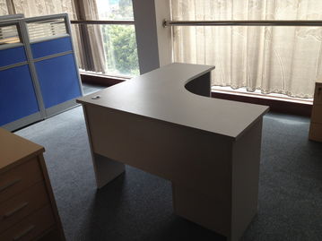 家具廠展廳換季,辦公臺(tái) 文員臺(tái) 會(huì)議臺(tái) 書柜 半價(jià)拋售 需自行安排車 文體辦公用品 powered discuz